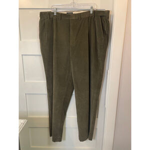 Lands’ End Men’s Corduroy Pants Olive Green Pleated Traditional Fit Size 44 NWT